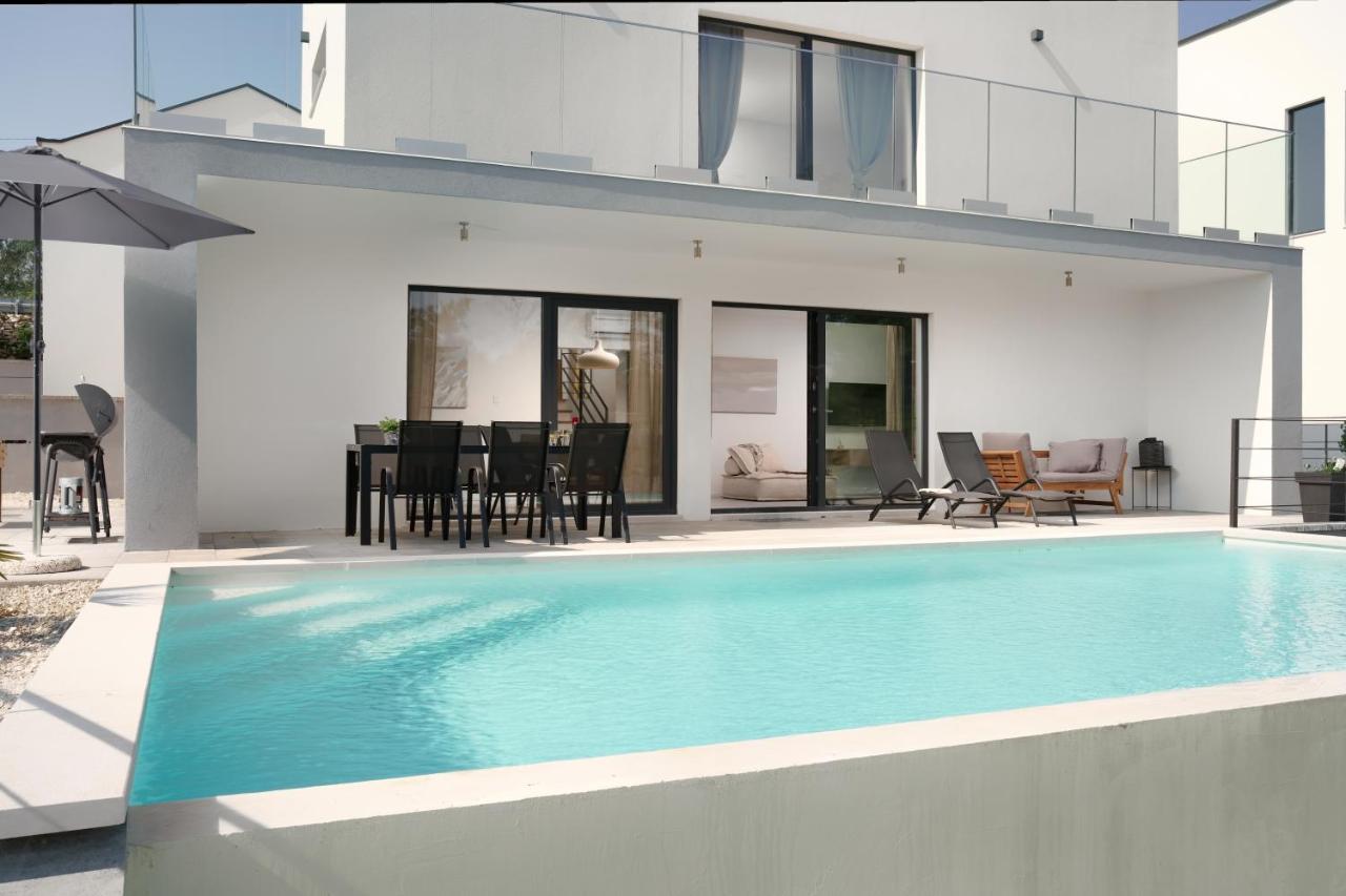 Infinity Pool San Divšići
